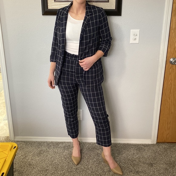 Fashion Nova Navy and white plaid suit set - Picture 3 of 6